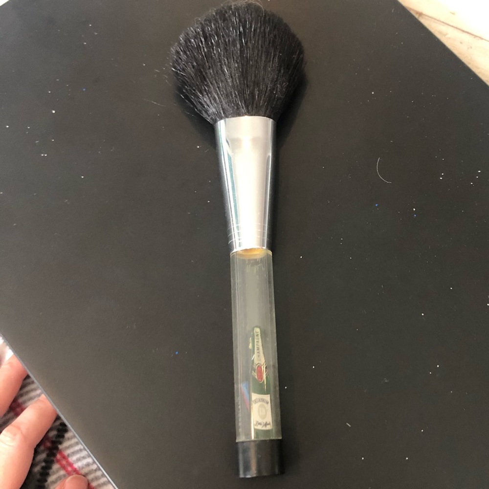 NWOT blush brush with champagne decorations